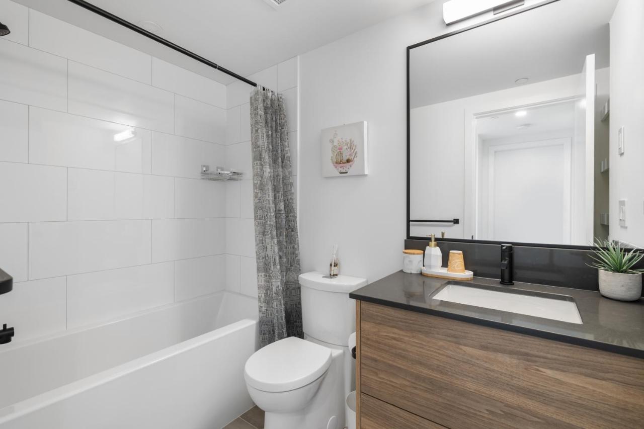 Brand New Luxury Downtown Near The Beach #13 Kelowna Buitenkant foto