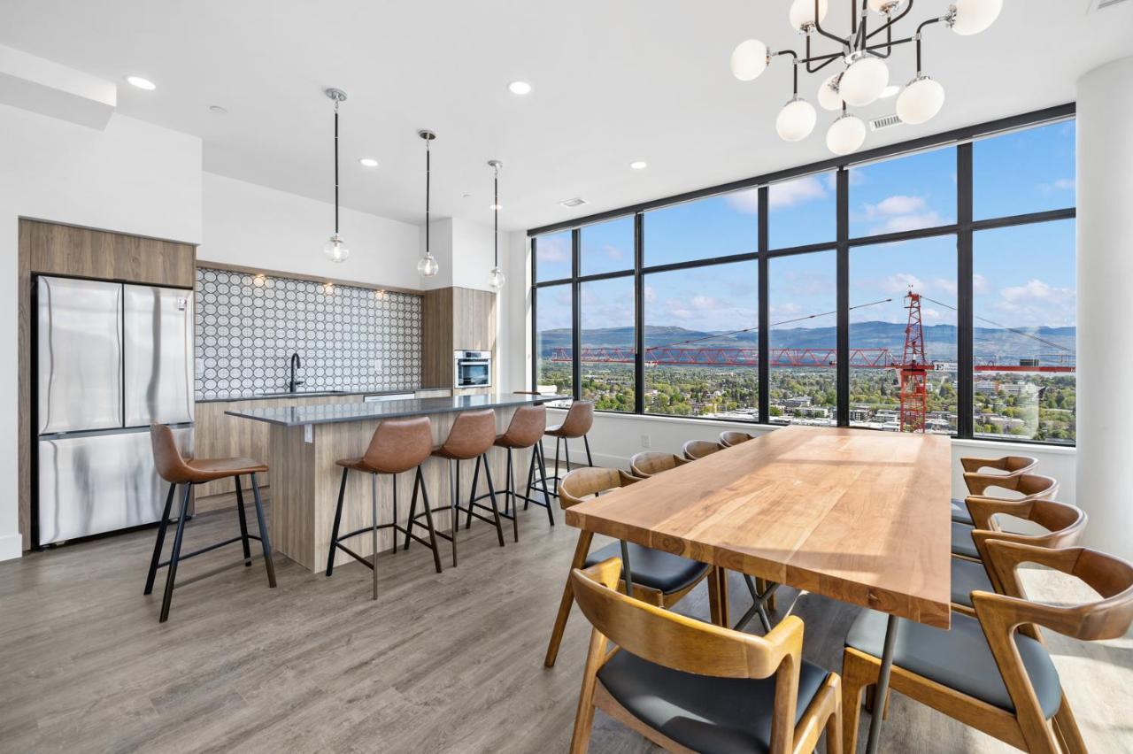 Brand New Luxury Downtown Near The Beach #13 Kelowna Buitenkant foto