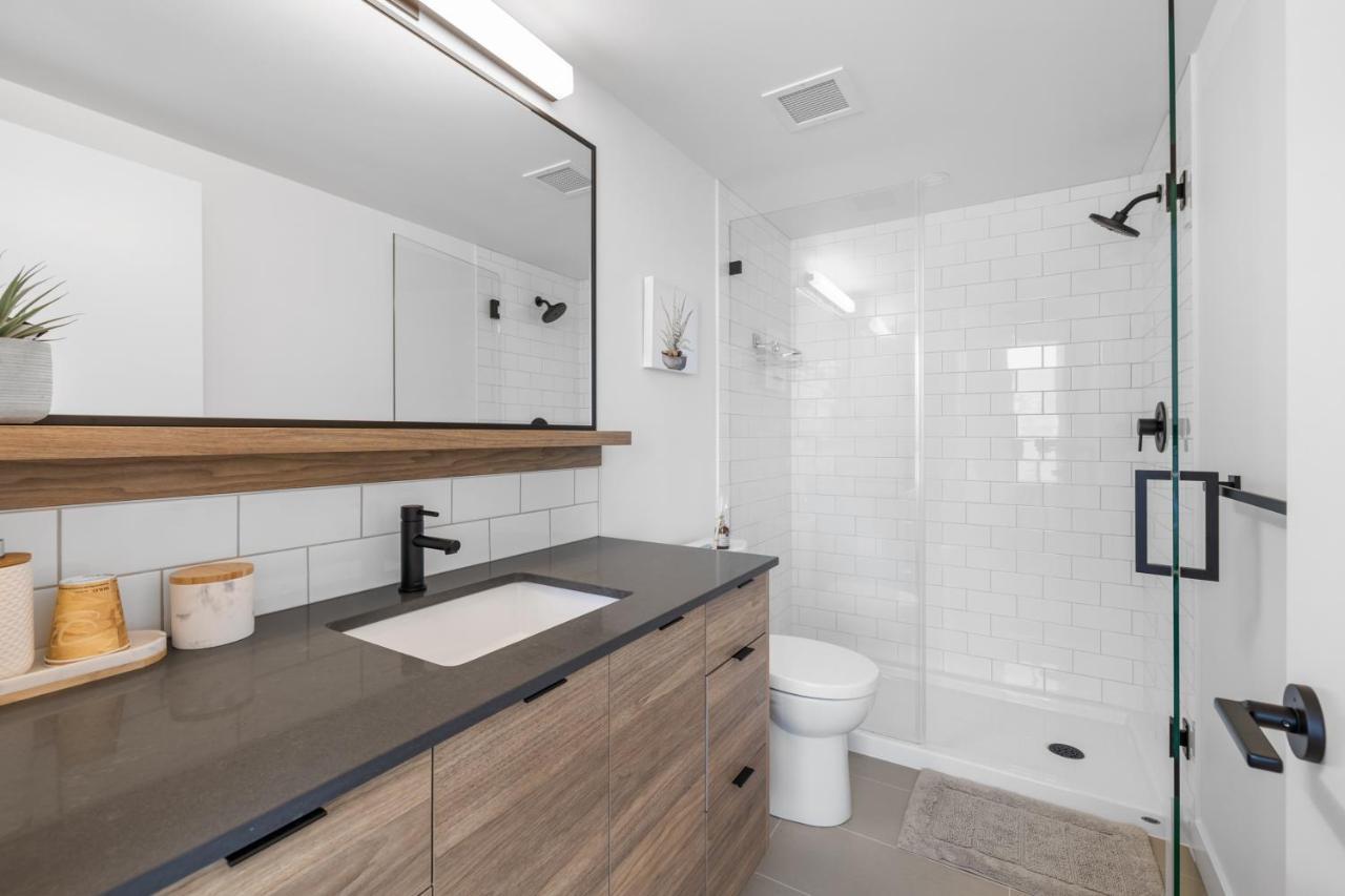 Brand New Luxury Downtown Near The Beach #13 Kelowna Buitenkant foto