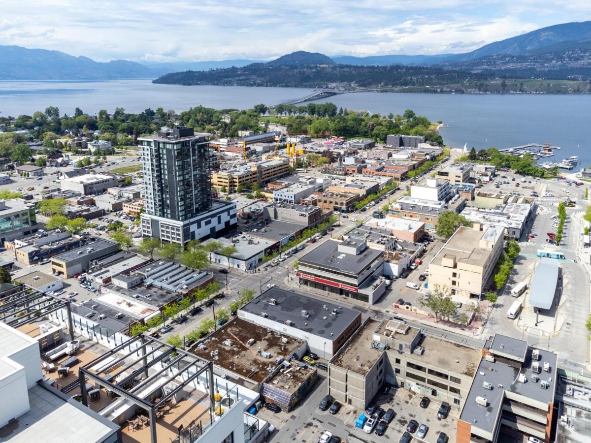 Brand New Luxury Downtown Near The Beach #13 Kelowna Buitenkant foto