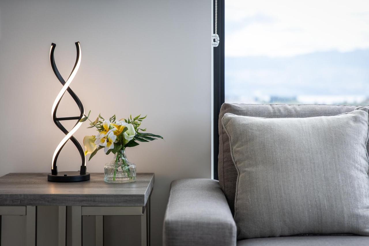 Brand New Luxury Downtown Near The Beach #13 Kelowna Buitenkant foto